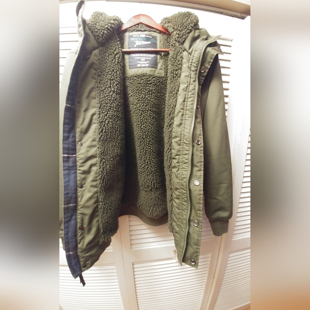 Women's Green Hooded Woods Winter Jacket - Picture 6 of 8